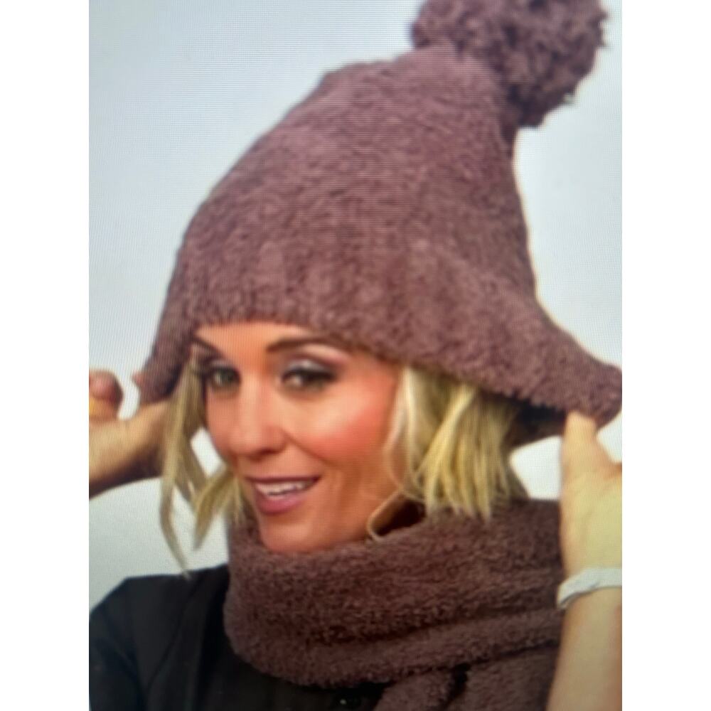 NWT Barefoot Dreams Cozy Chic Pom Pom Beanie and scarf Set chestnut